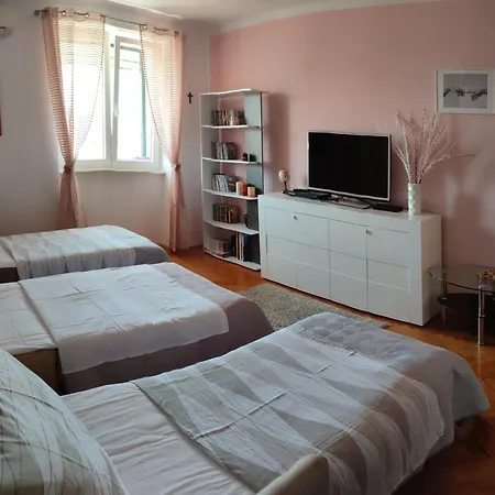 Apartman Gabi アパート *